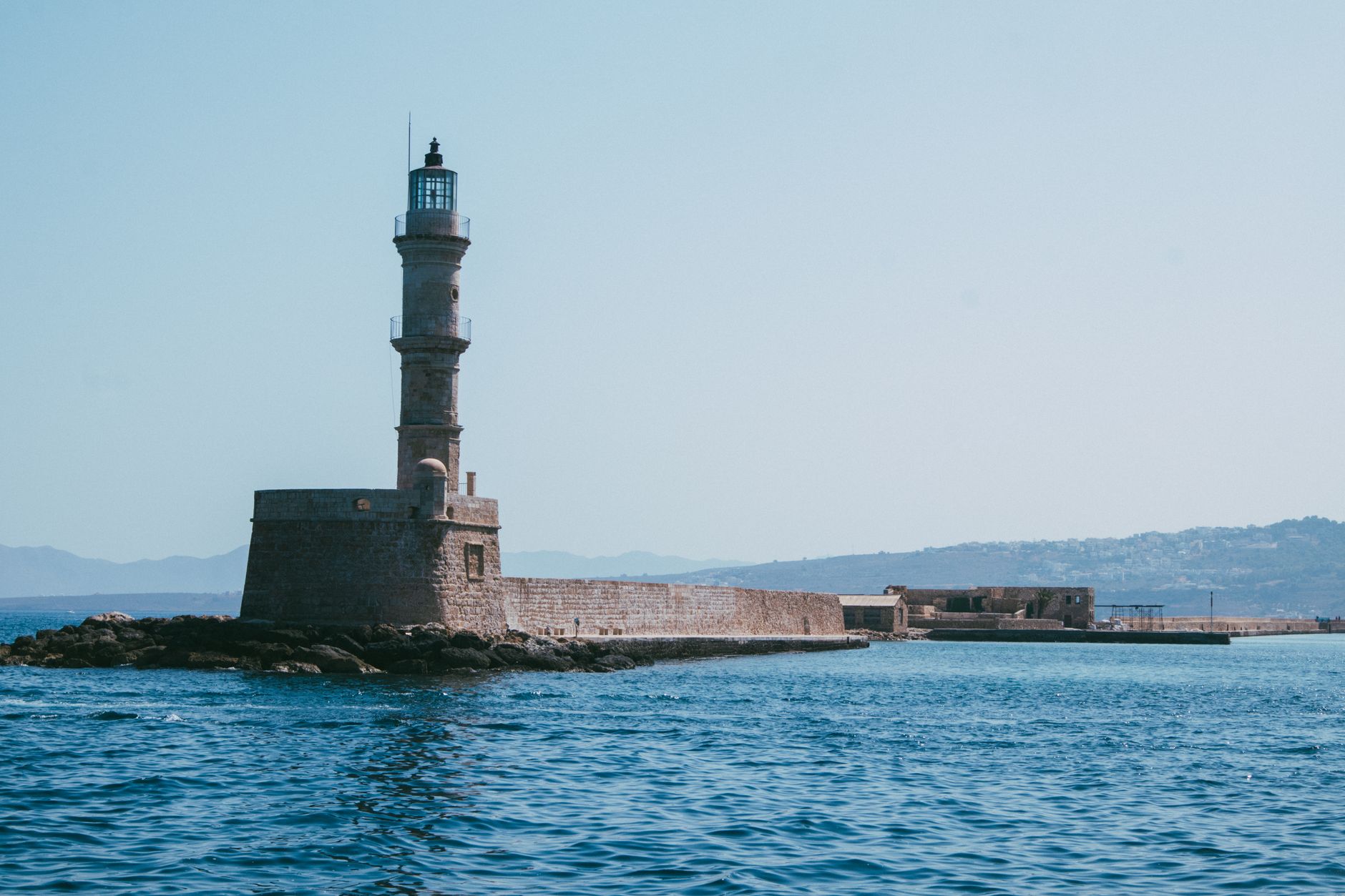 Cover image for: Heraklion (HER) vs Chania (CHQ): Comparing Crete's Airports